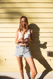 蜜汁在马背上流下来